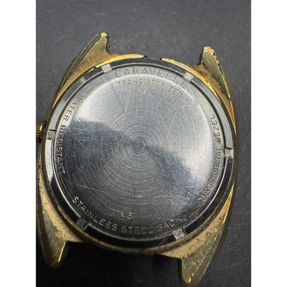 Vintage Bulova Caravelle Transistorized N5 Gold Tone Date Square Watch No Band - Picture 9 of 9